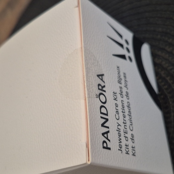 PANDORA New Sealed Jewelry Care Set - Picture 4 of 9